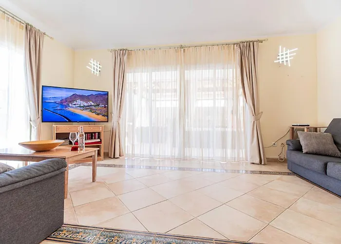 With Pool In Madronal Fanabe, 别墅